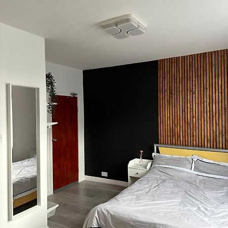 Modern En Suite Bedroom Close To City Centre Leeds  Extérieur photo