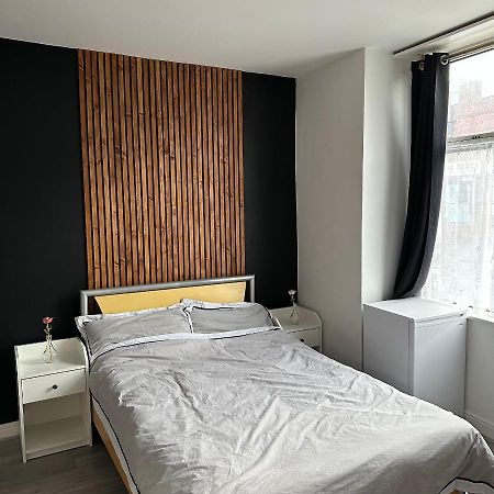 Modern En Suite Bedroom Close To City Centre Leeds  Extérieur photo